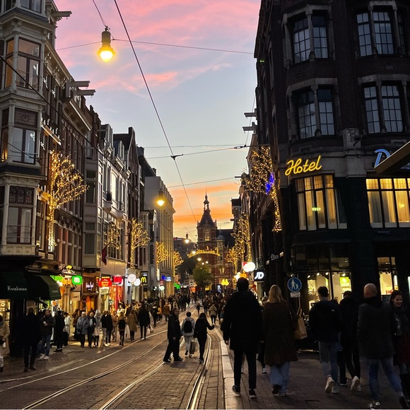 Meet your Posher, Laura - Picture 1 of 1